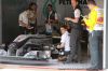 Box Mercedes Petronas F1 Team_preparando el coche de Nico Rosberg